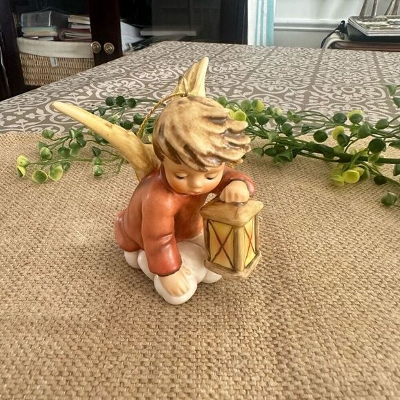 Hummel Goebel Lantern Angel “Angelic Guide" Ornament Figurine 1991 TMK 7 - Picture 2 of 10